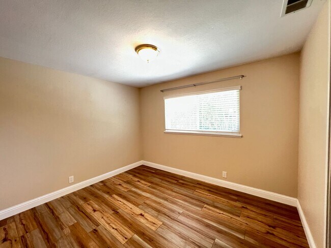 Building Photo - Single Story 3 bedroom In Cute Treelined Vallejo Neighborhood