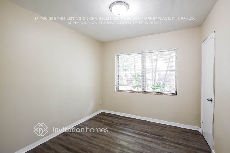 Building Photo - 16049 NE 9th Ct