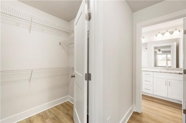 Building Photo - 3 bedroom/2.5 bath Like New in Forsyth Cou...