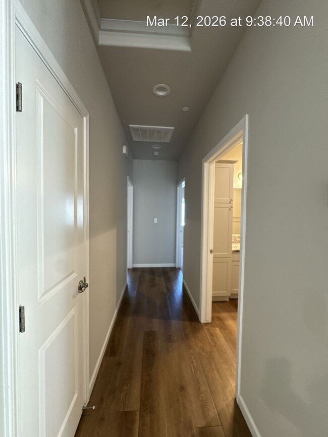 Building Photo - 4320