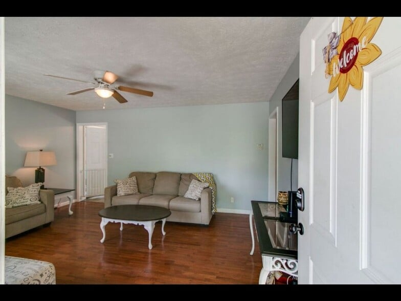 Building Photo - 296 Audrea Ln