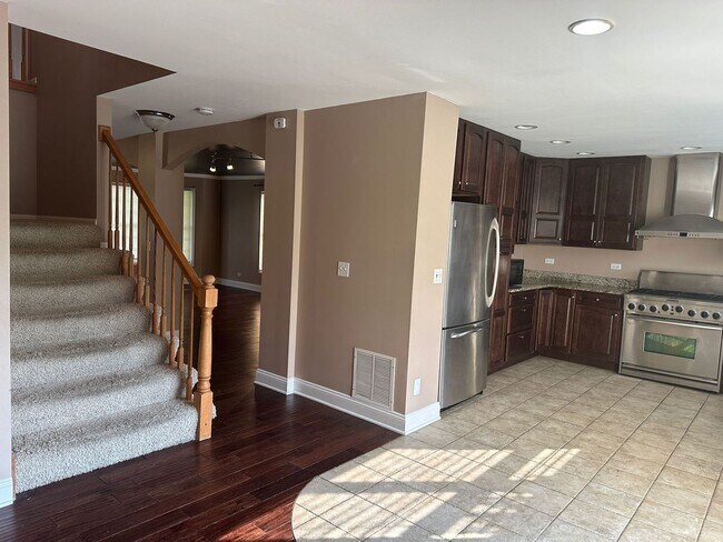 Building Photo - 5490 Fox Path Ln