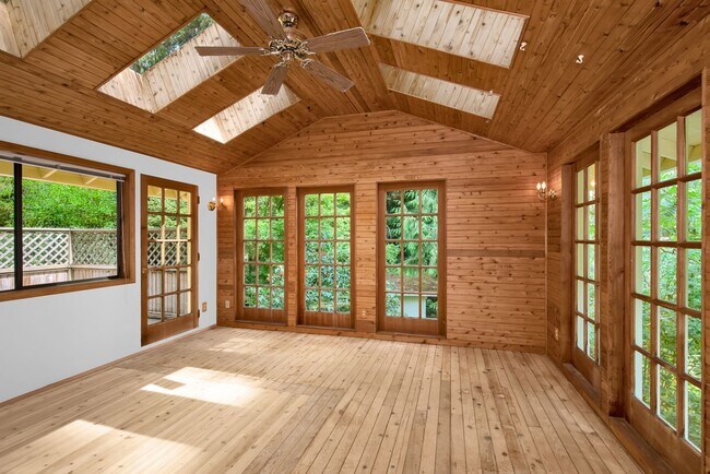 Building Photo - Cottage Lake RV Parking Garage/Shop Plus N...