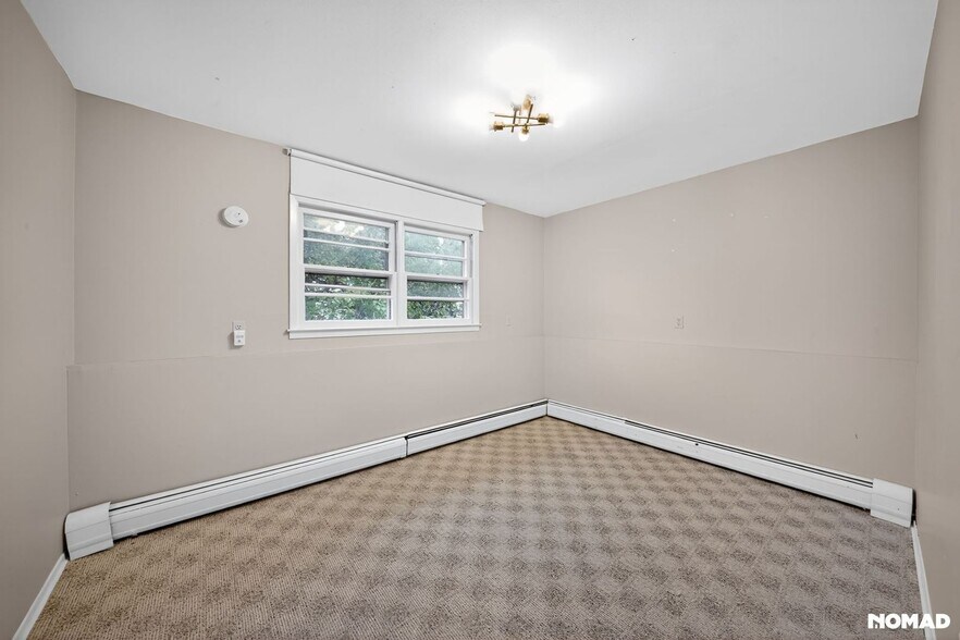 Building Photo - 15 Castle Ct