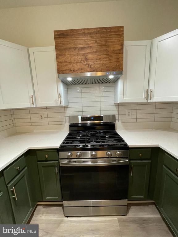 Building Photo - 1708 Lake Shore Crest Dr