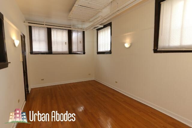 Building Photo - 812 W Waveland Ave