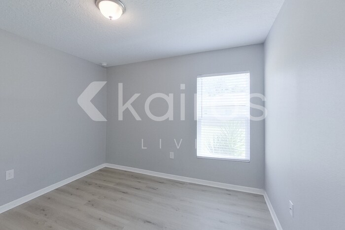 Building Photo - 8833 N Vienna Dr