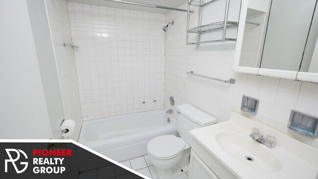 Building Photo - 1447 N Dearborn St