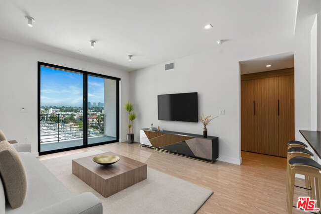 Building Photo - 3688 Overland Ave
