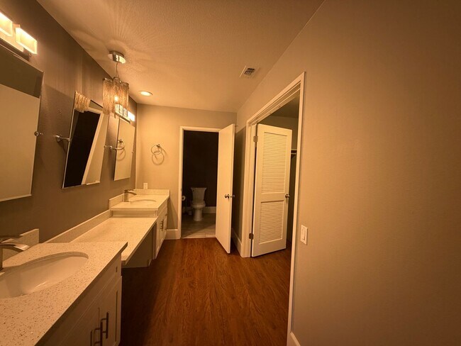 Building Photo - Gorgeous 3-Bedroom House in Gold River with pool