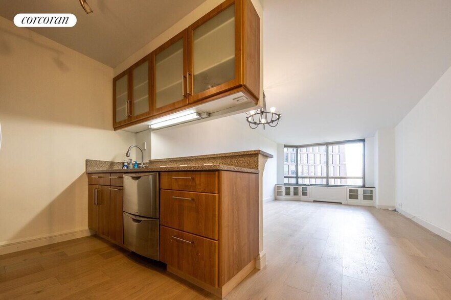 Building Photo - 630 First Avenue 23F