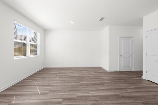 Building Photo - 2600 Coventry St SW