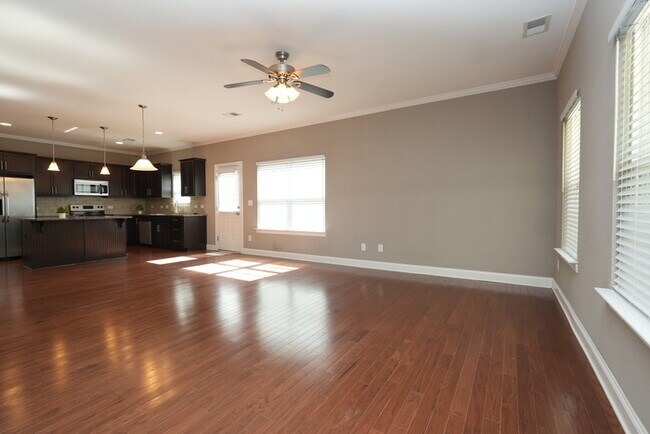 Building Photo - Charming 3-Bed, 3.5-Bath Home in a Peacefu...