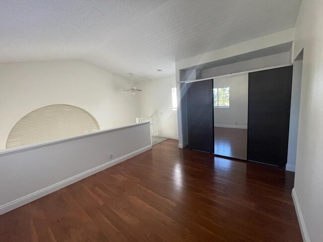 Building Photo - 740 Eastshore Terrace