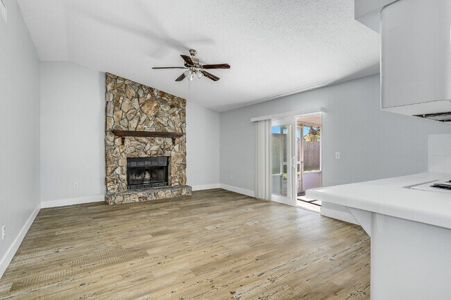 Building Photo - Centrally located 3 bedroom, 2 bathroom single family home