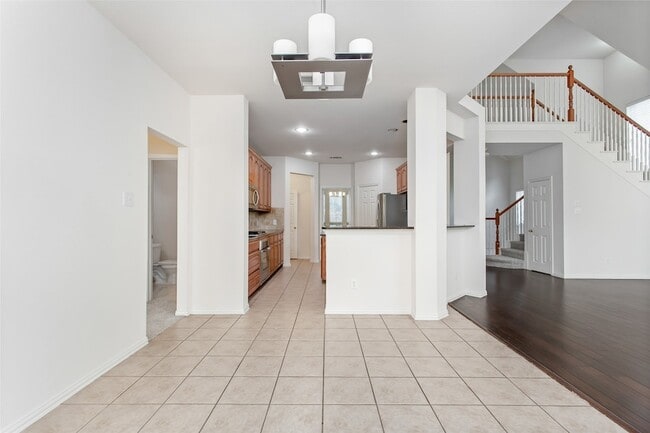 Building Photo - 915 Falcon Trail