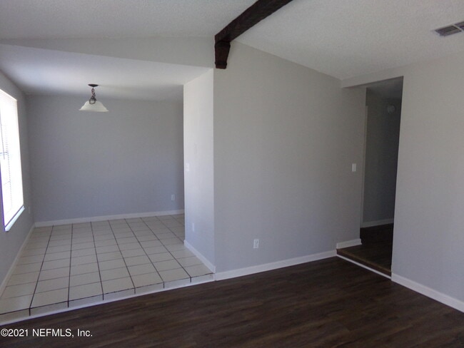 Building Photo - 2652 Sunrise Village Dr