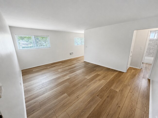 Interior Photo - 711 E. Pleasant Street