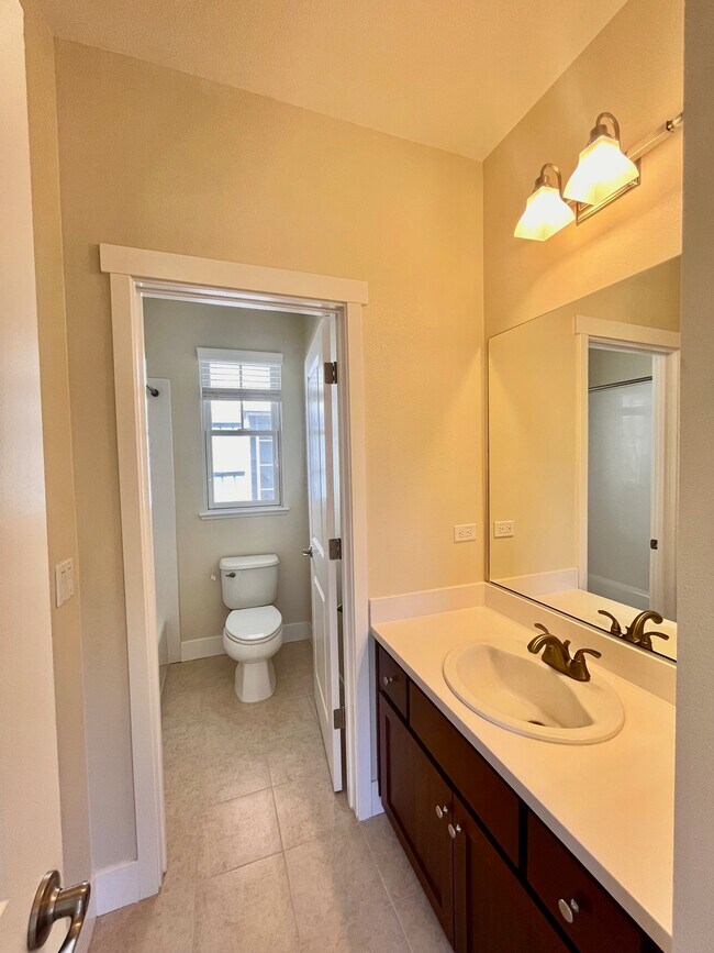 Building Photo - 212 Shumway Ln