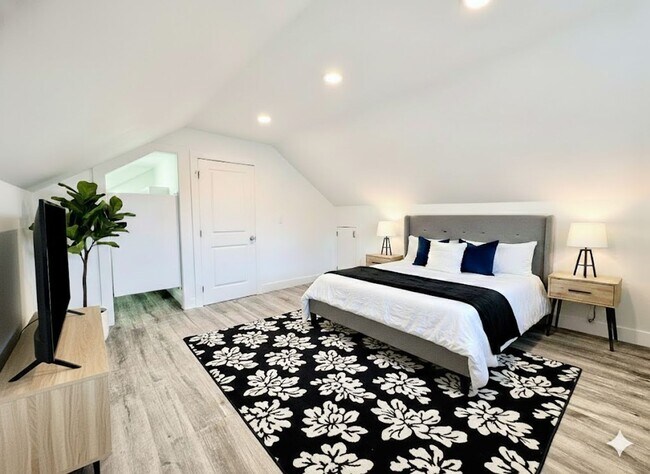 Building Photo - Modern Luxury Meets Small Town Charm in Your New Gladstone Home!