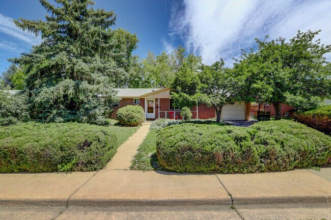 Building Photo - PRE-LEASE 4 BED 2 BATH – Updated Brick Hom...