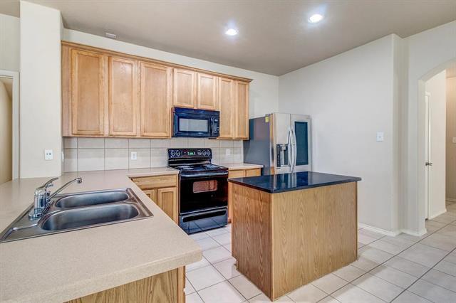 Building Photo - 13575 Valley Mills Dr