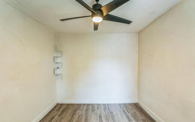 Building Photo - 1124 W Nevada St
