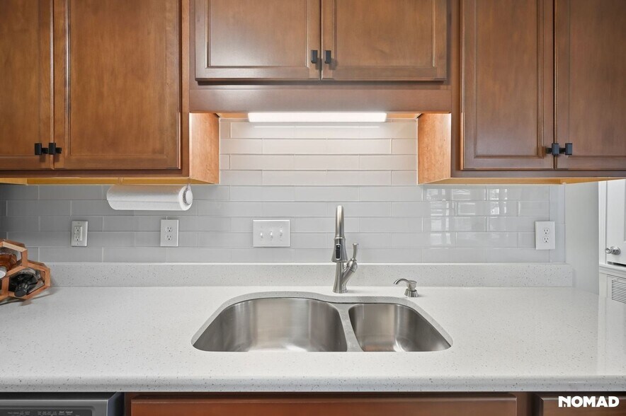 Building Photo - 4591 Oakfield Ct