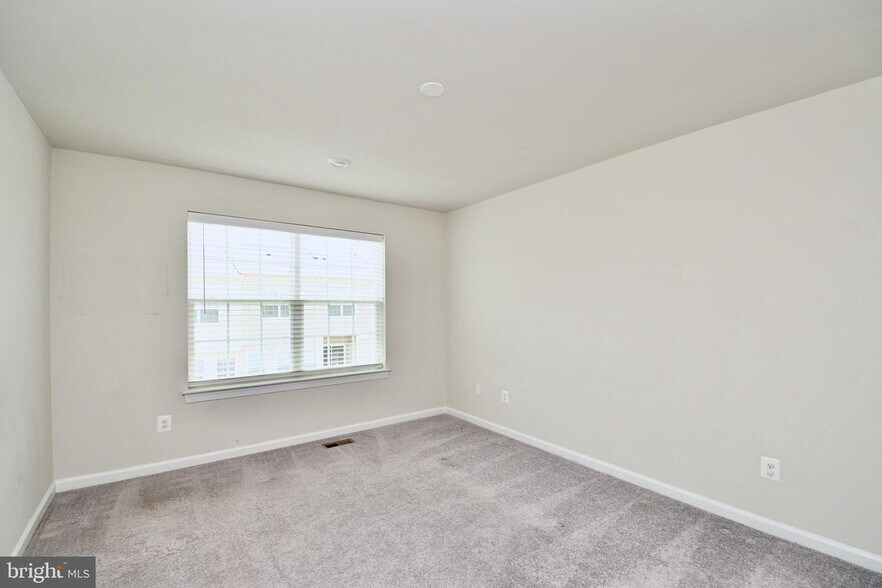 Building Photo - 5555 Lanteen St