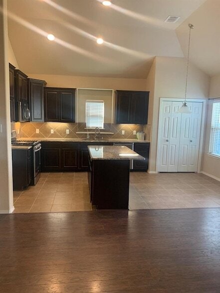 Building Photo - 2209 Scott Creek Dr