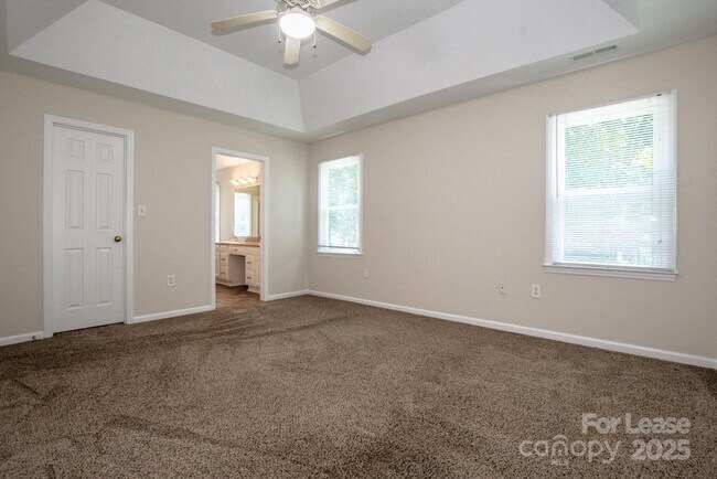 Building Photo - 169 Southhaven Dr