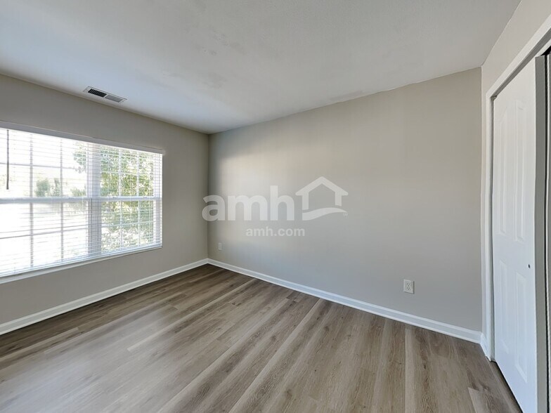 Building Photo - 2001 Moonstone Ln