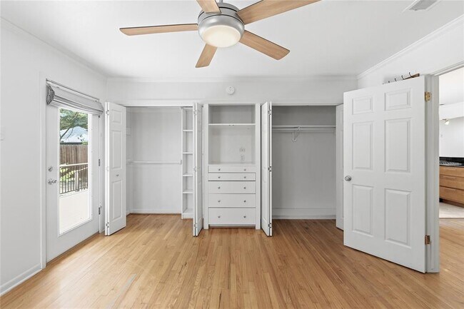 Building Photo - 1919 W 40th St