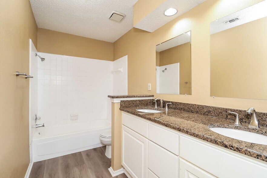 Building Photo - 4900 Barberry Dr