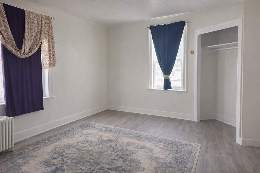 Building Photo - 363 Main St