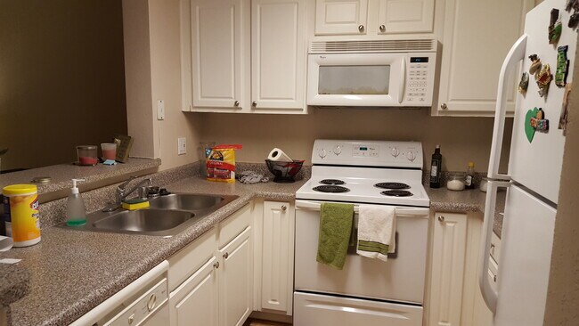 Building Photo - 3550 Lebon Dr