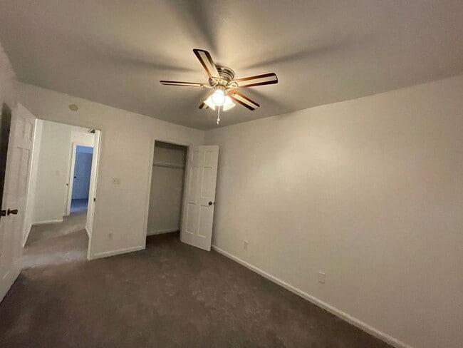 Building Photo - 3 bedroom townhome! Fenced backyard.
