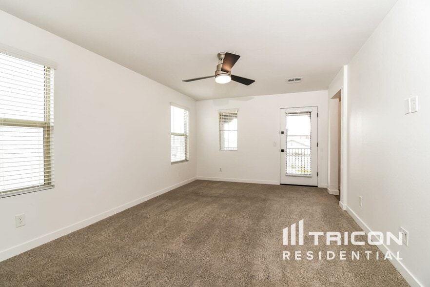 Building Photo - 4805 S Mole