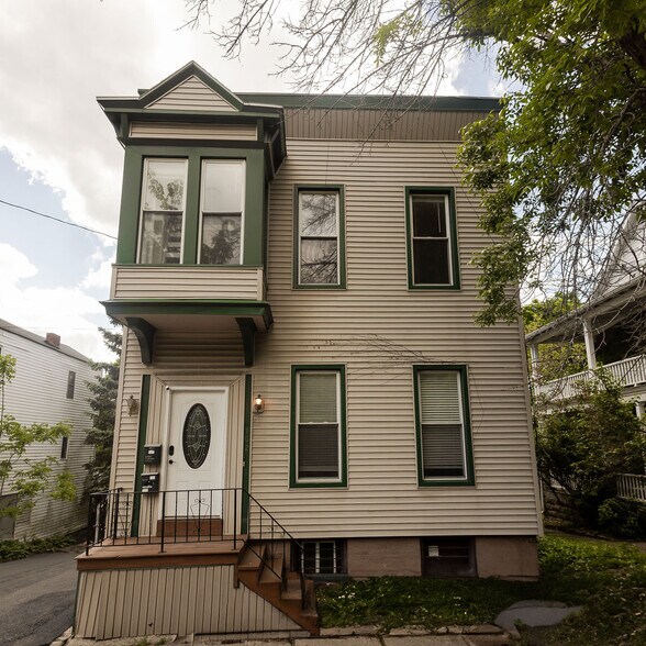 Building Photo - 102 11th St