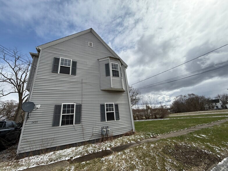 Building Photo - 1421 Long Ave