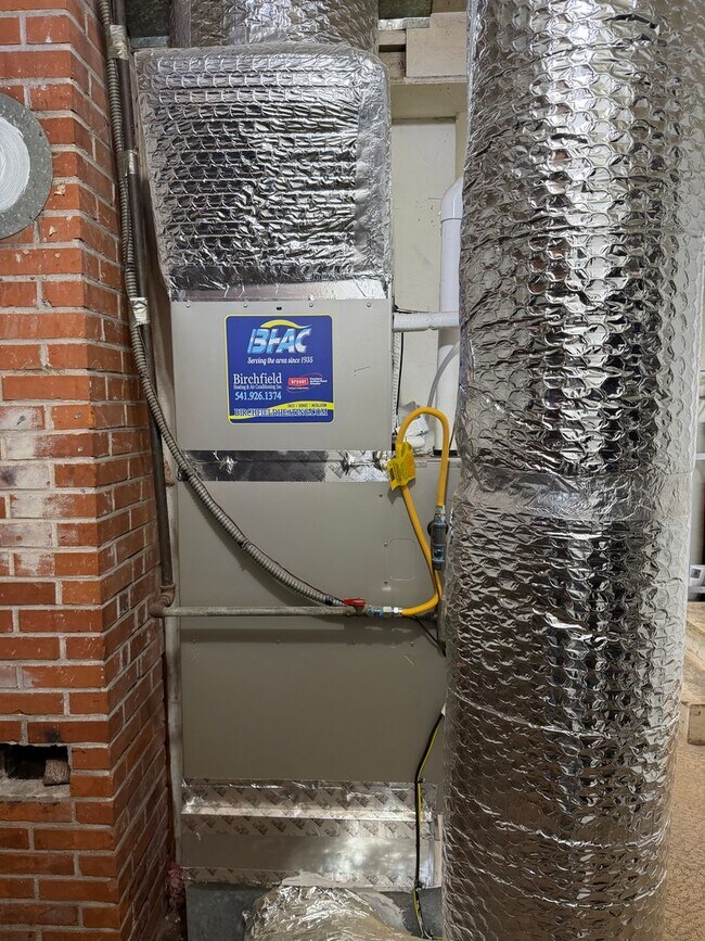 Building Photo - Sweet Home 3234