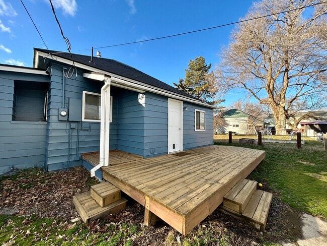 Building Photo - Relaxed Living in West Ellensburg