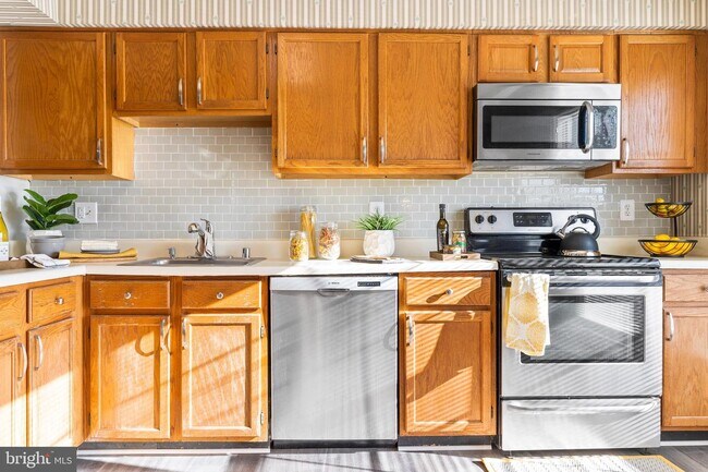 Building Photo - 7820 Somerset Ct