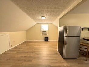 Building Photo - 3043 Wells St