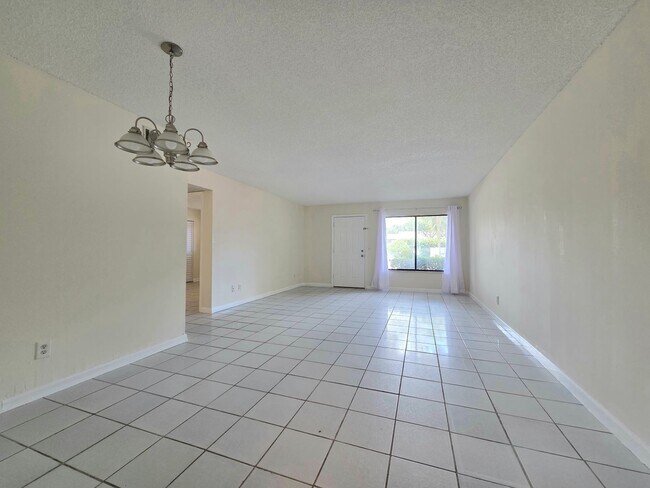 Building Photo - 605 Northlake Blvd