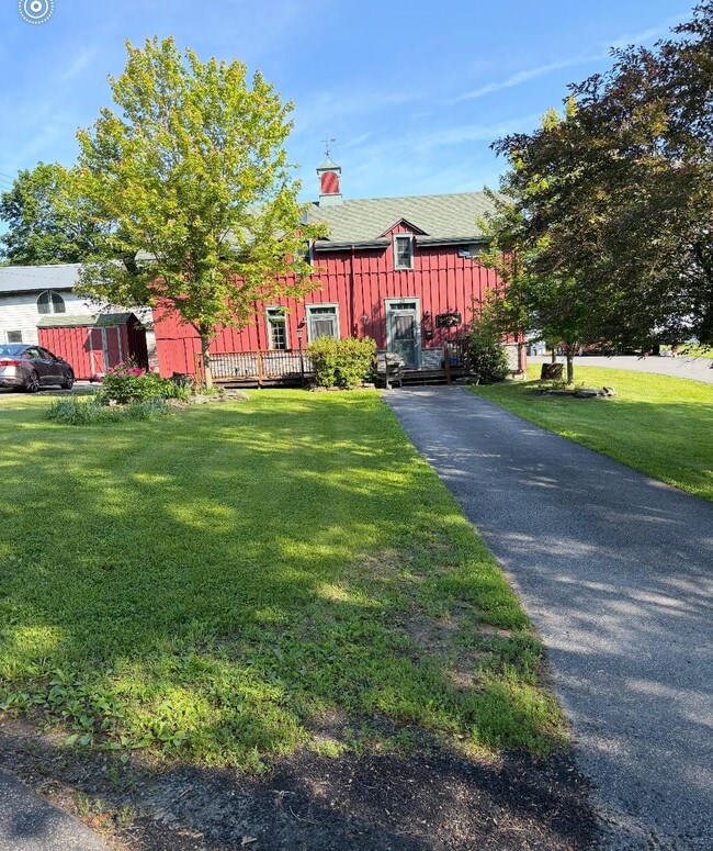 Primary Photo - 30 Pilgrim Corners Rd