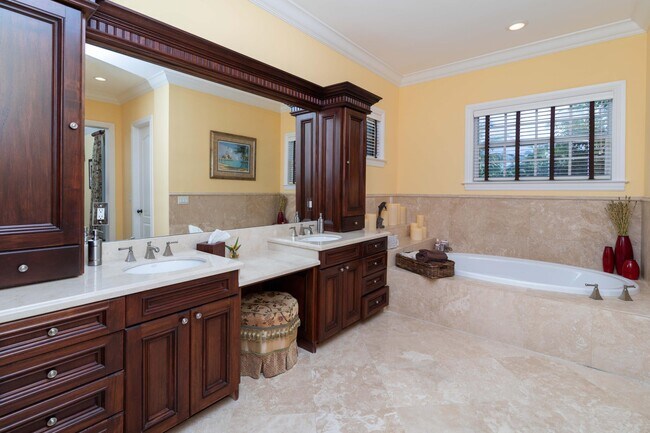 Building Photo - 920 Lago Mar Ln
