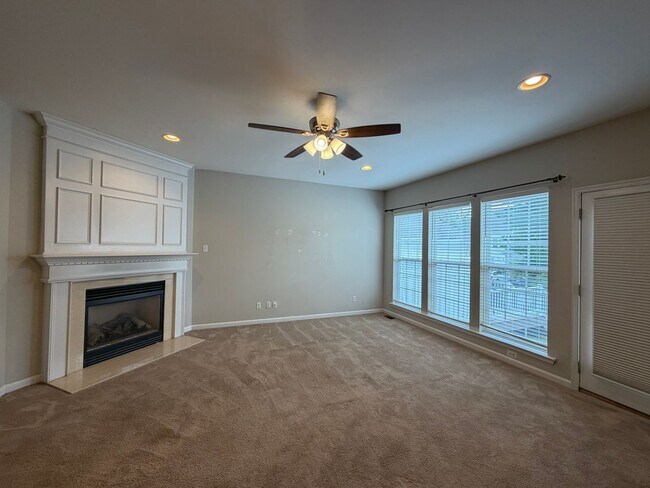 Building Photo - COMING SOON 8/8 | Spacious 3-Bedroom Townhome in Desirable Windsor Ridge