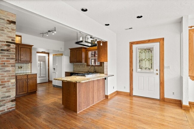 Building Photo - 4 Bed, 4 Bath on .62/acre! Close to BSU!