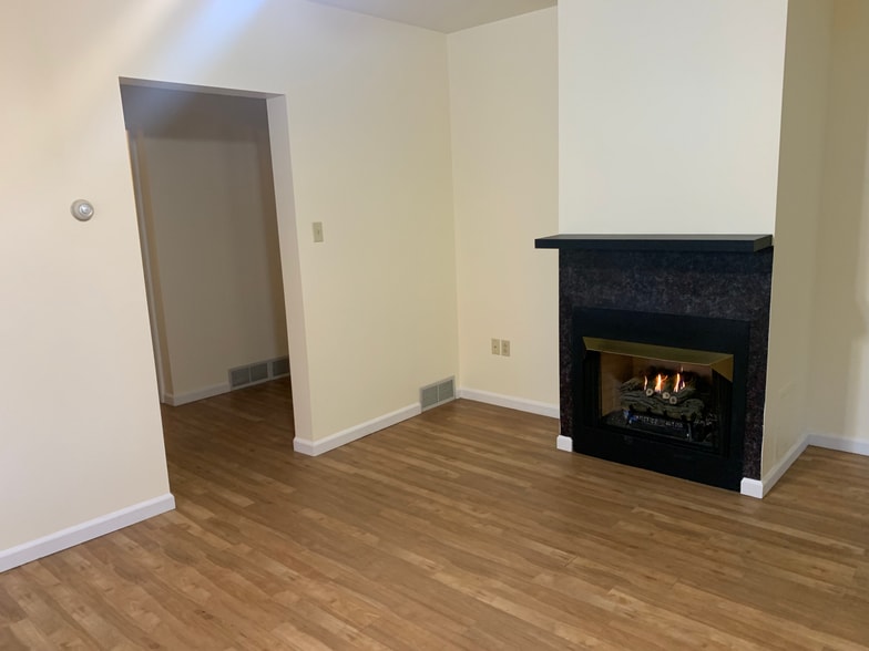 Living room - 365 E Maiden St